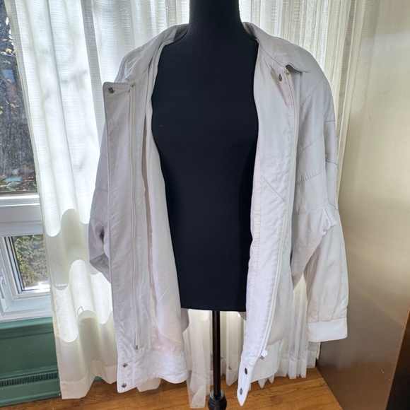 Vintage 1980s leather jacket, white oversized shoulders, batwing sleeves, 14/16 - Picture 11 of 13
